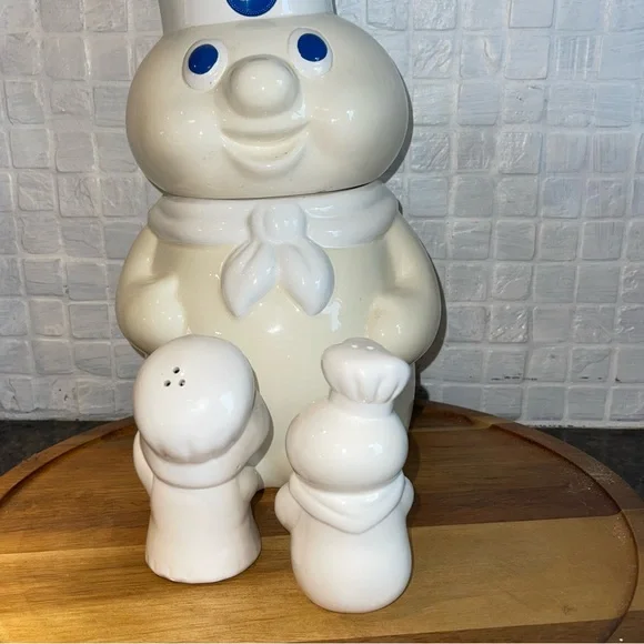 Pilsbury dough boy cookie jar, shakers and magnets - Picture 4 of 7